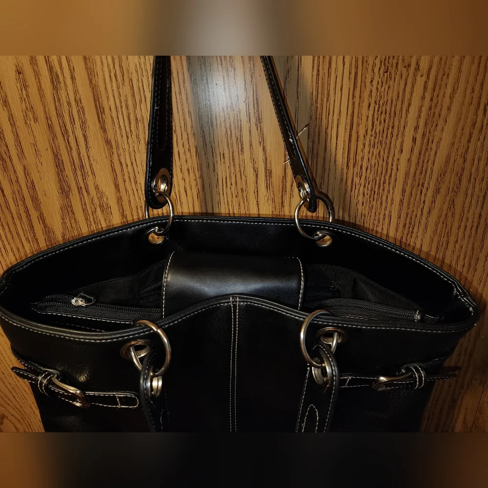 black tommy Hilfiger shoulder bag guc